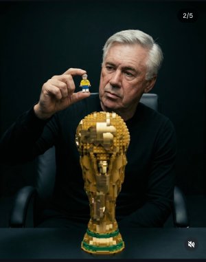 Com a taça de lego